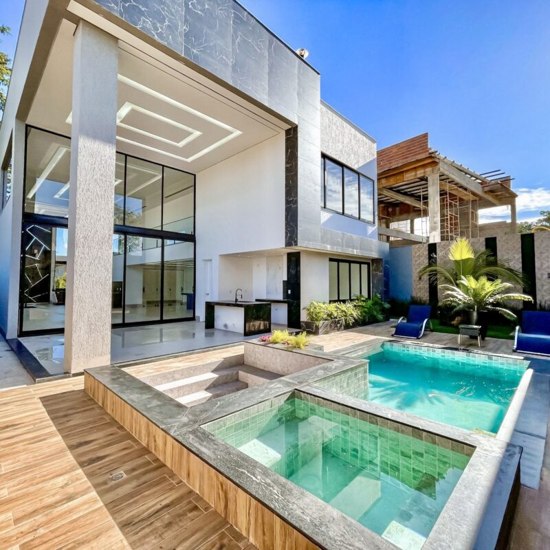 Mega Casa a Venda no Condomínio Portal do Sol Green em Goiânia