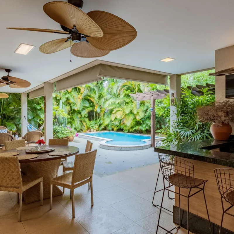 Sobrado com 3 suítes + Office + Home Theater e Piscina à Venda no Jardins Atenas, em Goiânia