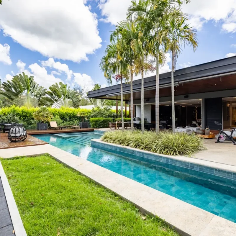 Casa Térrea e Mobiliada, com 3 Suítes no Aldeia do Vale.