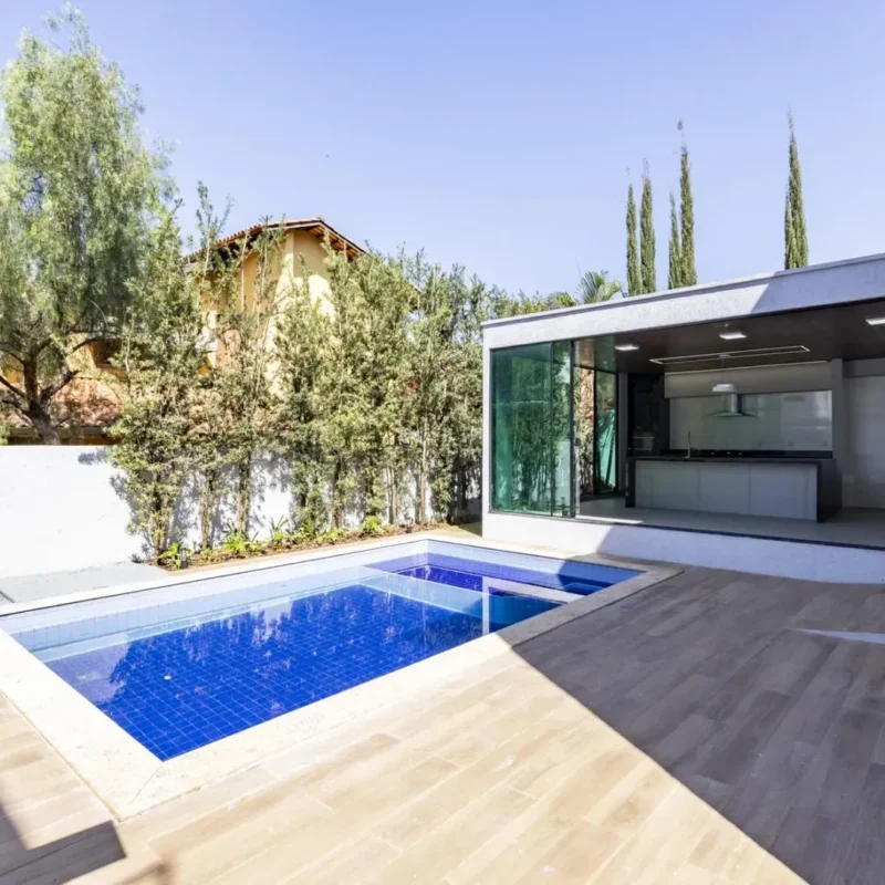 Sobrado à Venda com 417 m² em Condomínio Fechado no Residencial Granville.