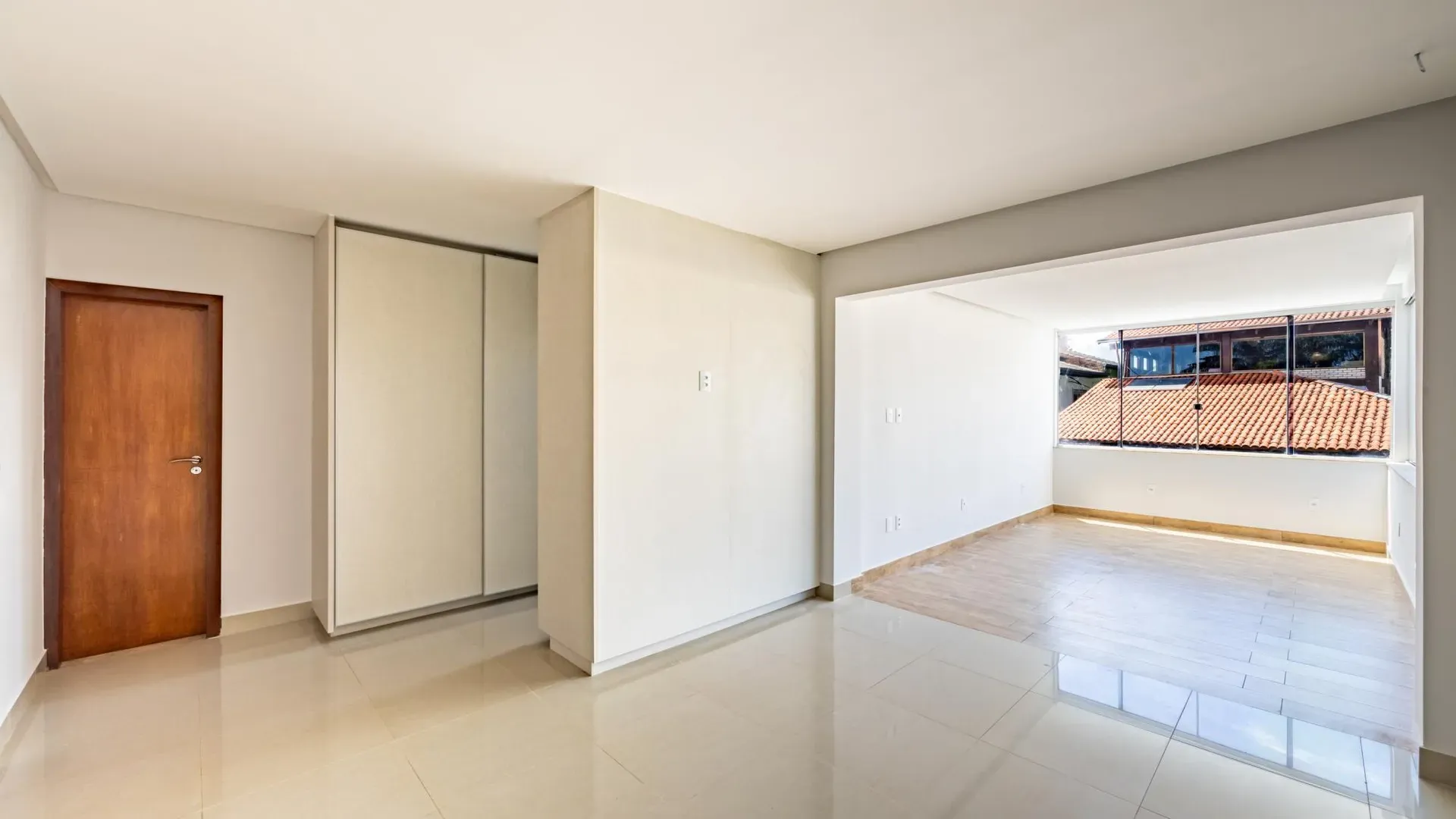 Casa Elegante e com Bela Piscina no Portal do Sol I. - Imagem 11