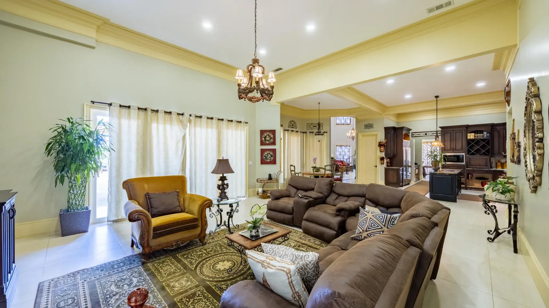 Casa com 4 Suítes e Lazer Completo em Hidrolândia - Imagem 11