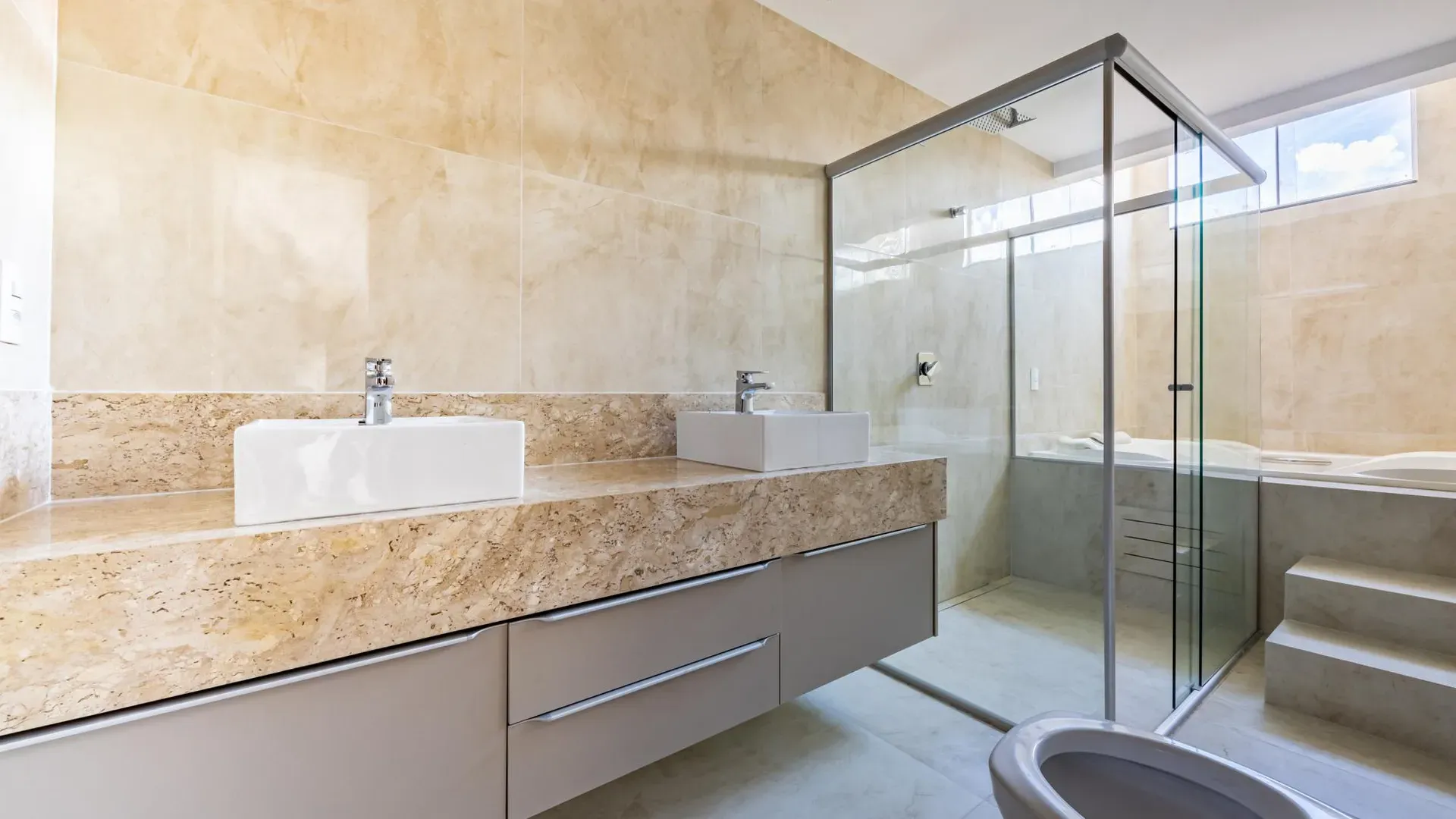 Casa Elegante e com Bela Piscina no Portal do Sol I. - Imagem 15