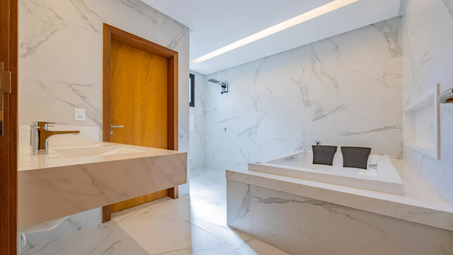 Sobrado com 382 m² Construídos e Diferenciais Surpreendentes - Imagem 18