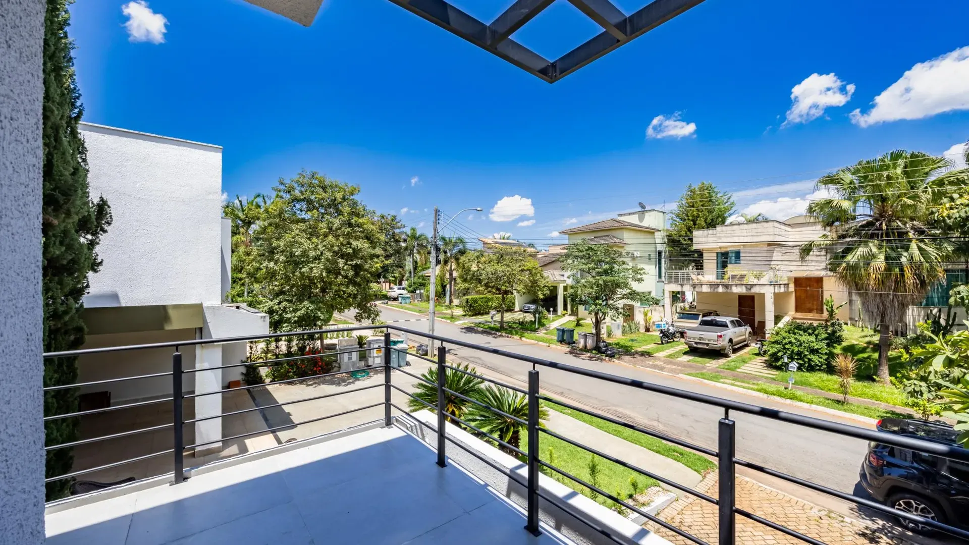 Casa Elegante e com Bela Piscina no Portal do Sol I. - Imagem 18