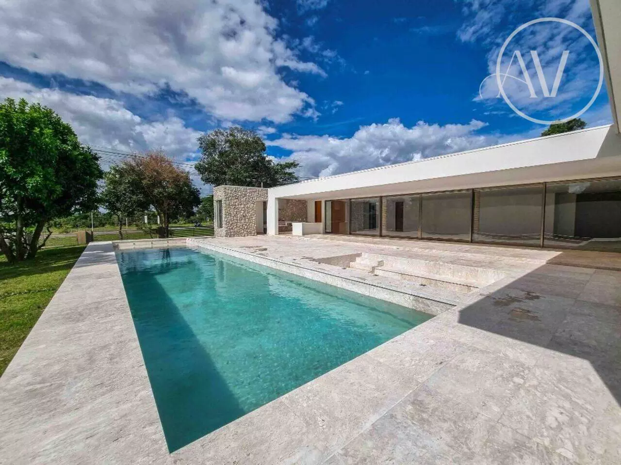 SMDB Conjunto 19 - CLEAN E TÉRREA, 5 Suítes em Condomínio Fechado - Imagem 2