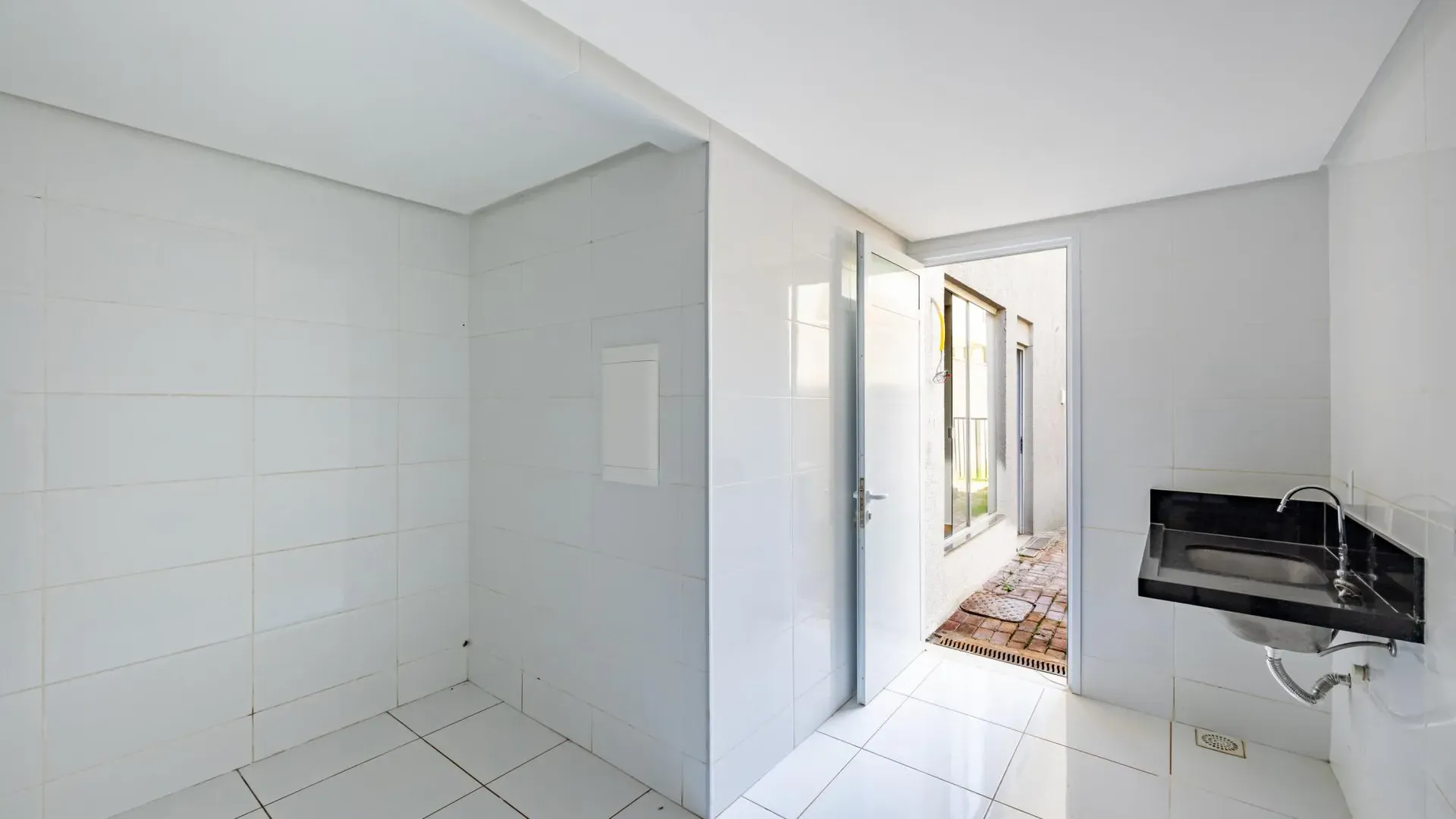 Casa Elegante e com Bela Piscina no Portal do Sol I. - Imagem 28