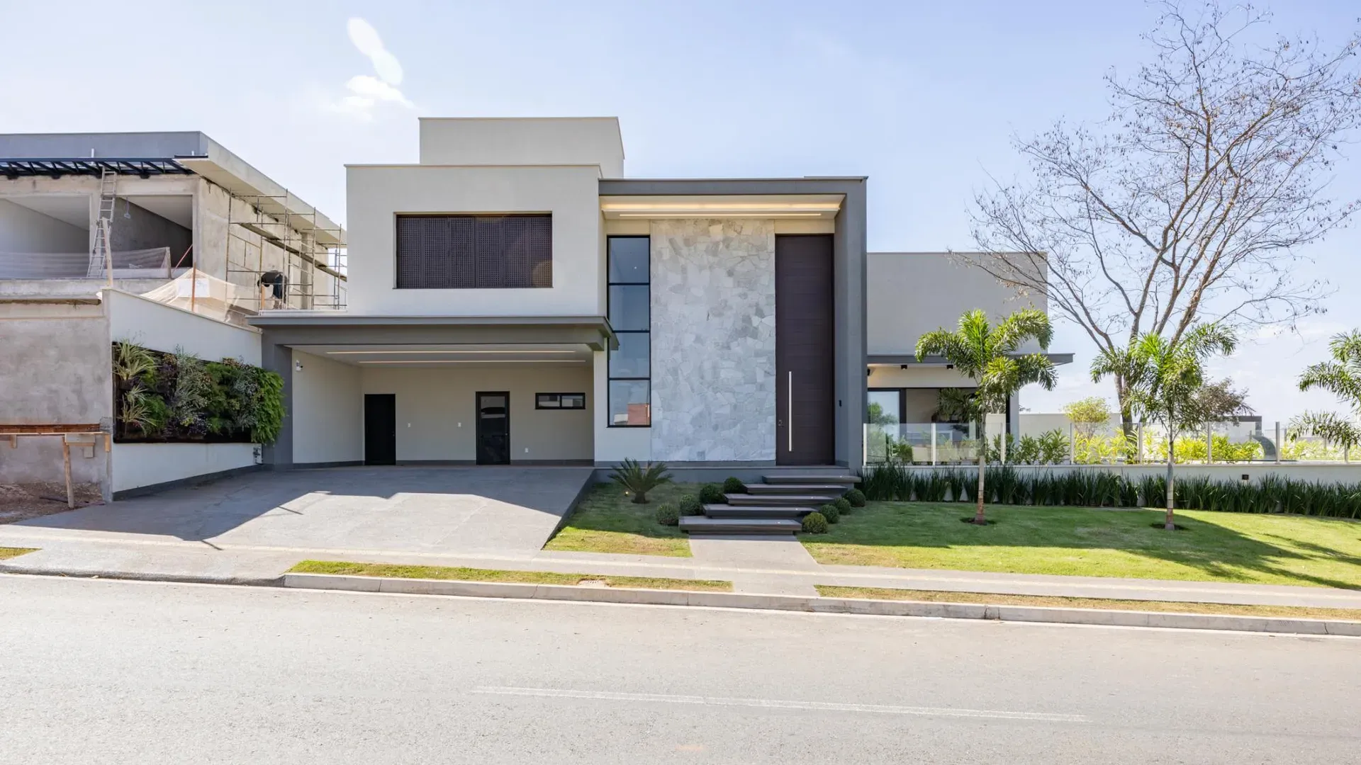 Sobrado com 382 m² Construídos e Diferenciais Surpreendentes - Imagem 3