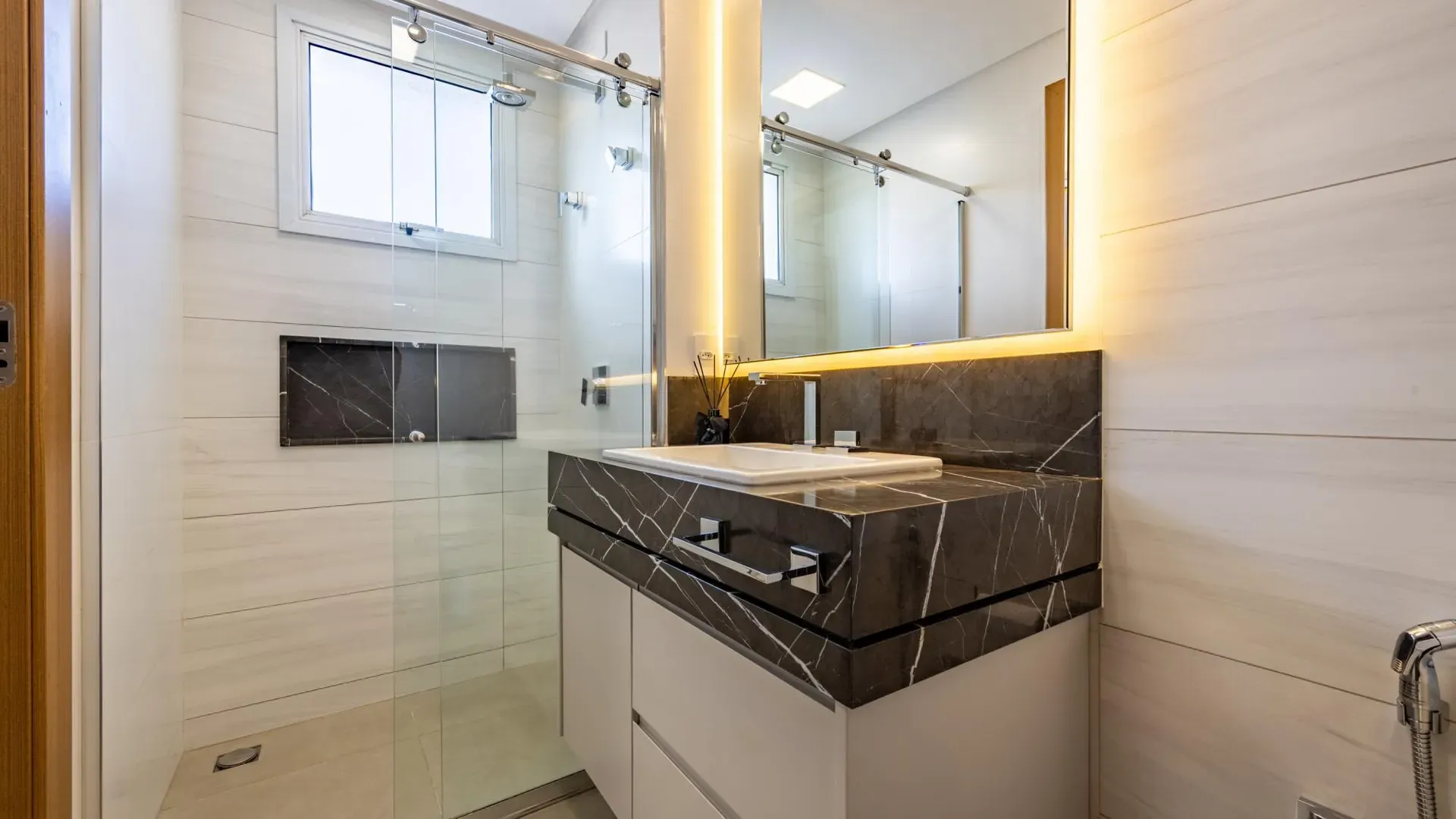 Apartamento à Venda Mobiliado , Residencial Monte Logan , com 4 Suítes no Setor Bueno - Imagem 31