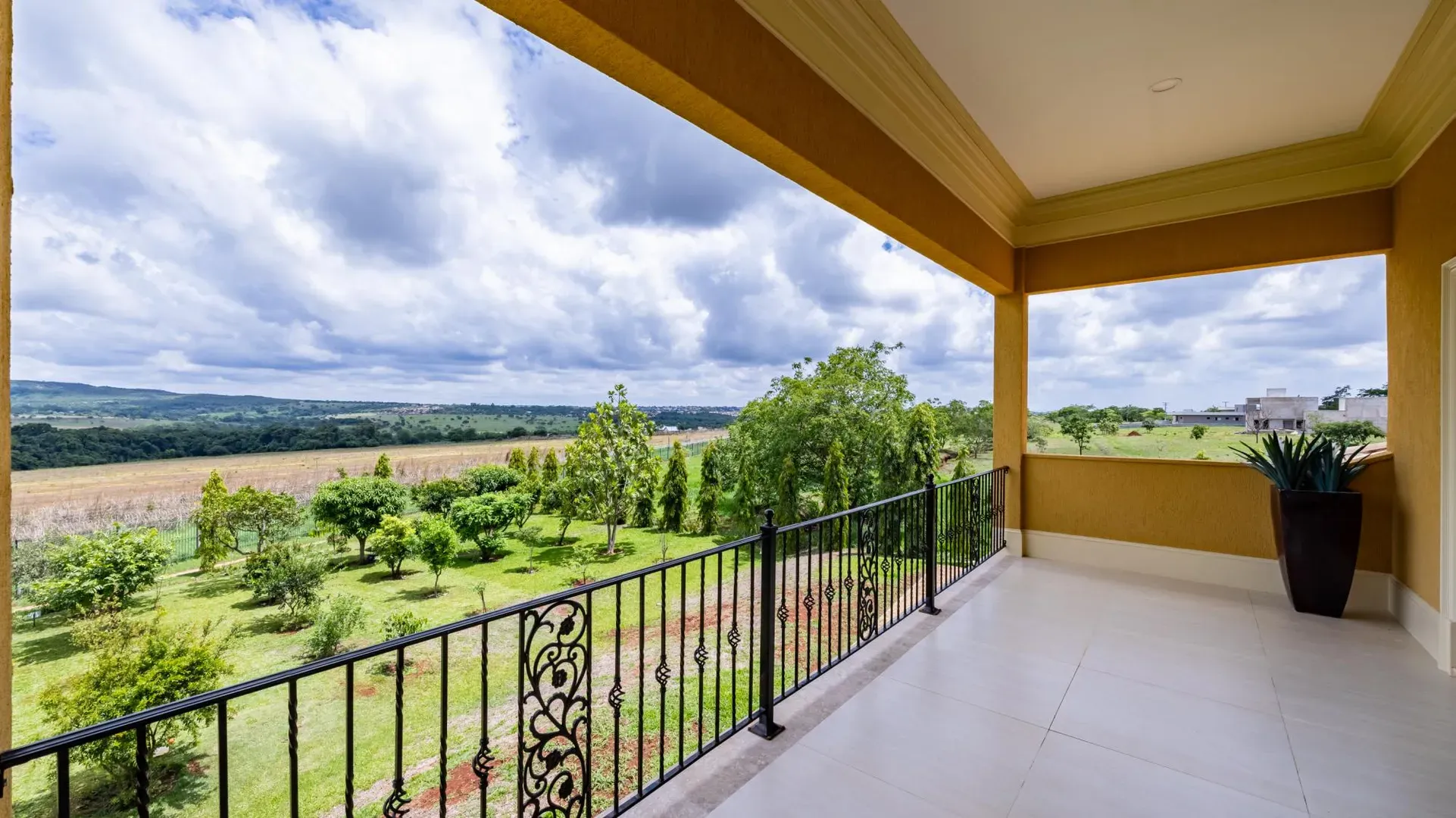 Casa com 4 Suítes e Lazer Completo em Hidrolândia - Imagem 35