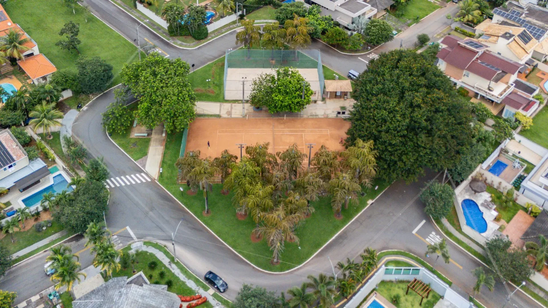 Casa Elegante e com Bela Piscina no Portal do Sol I. - Imagem 37