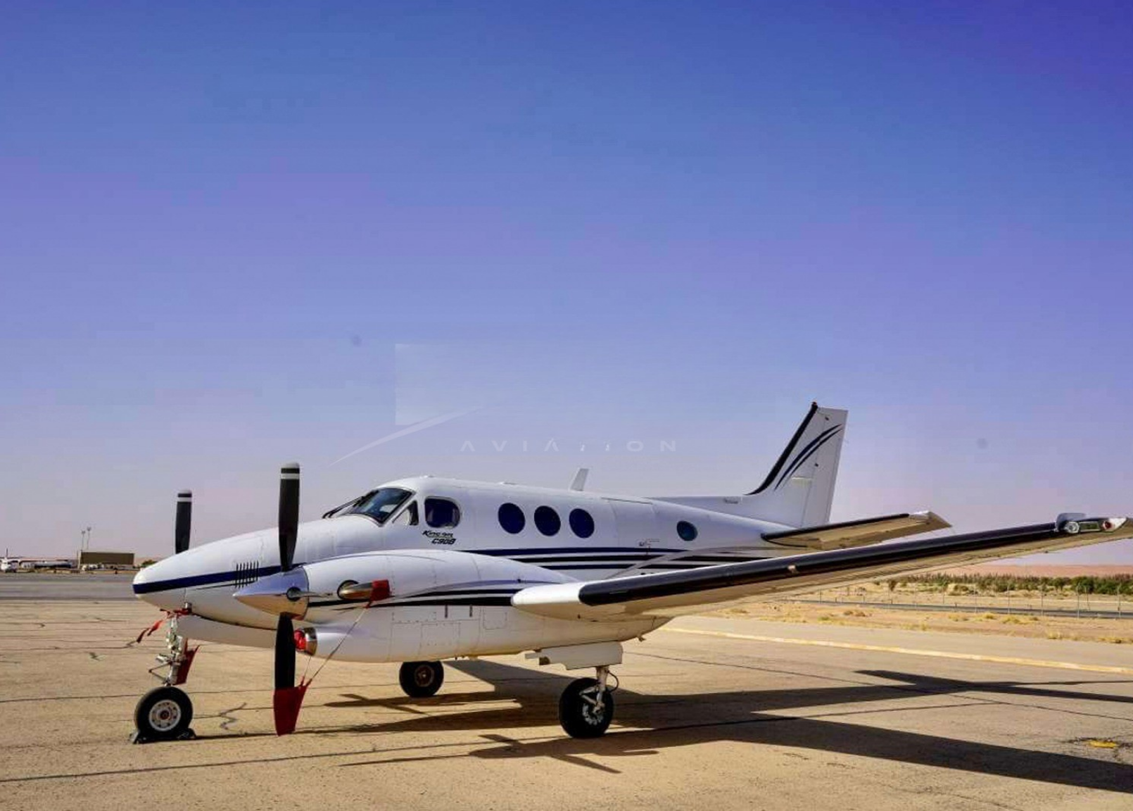 BEECHCRAFT KING AIR C90B 1988 - Imagem 2
