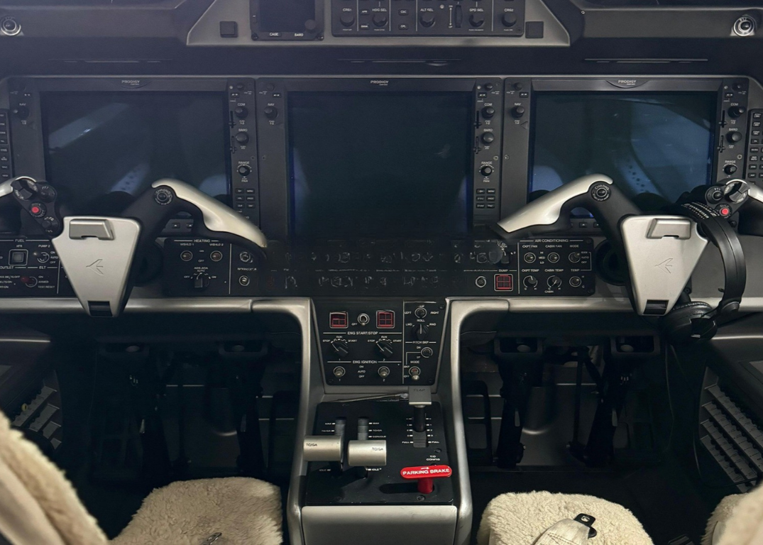 EMBRAER PHENOM 100 2009 - Imagem 3