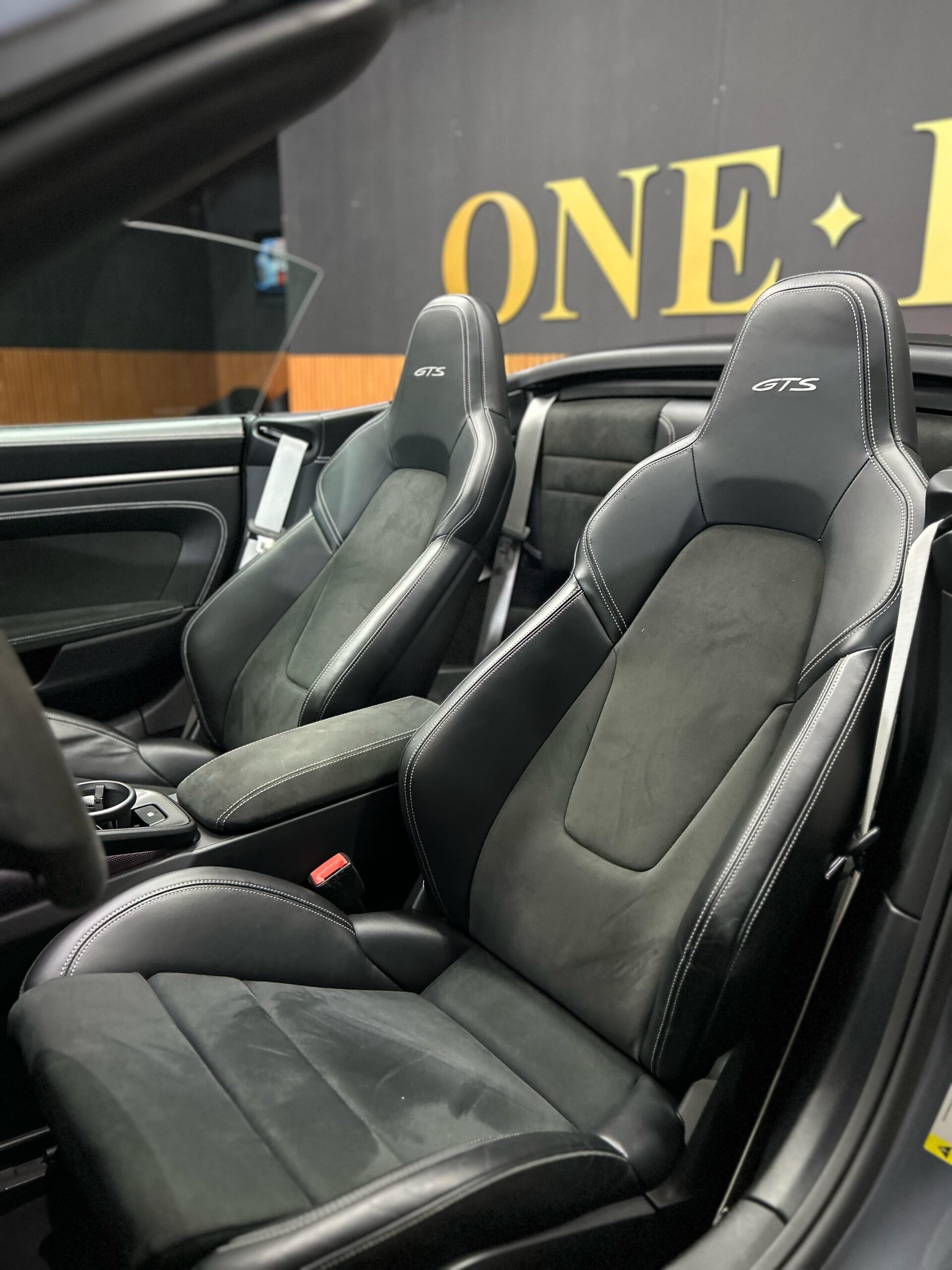 PORSCHE 911 CABRIO GTS 2023 - Imagem 23