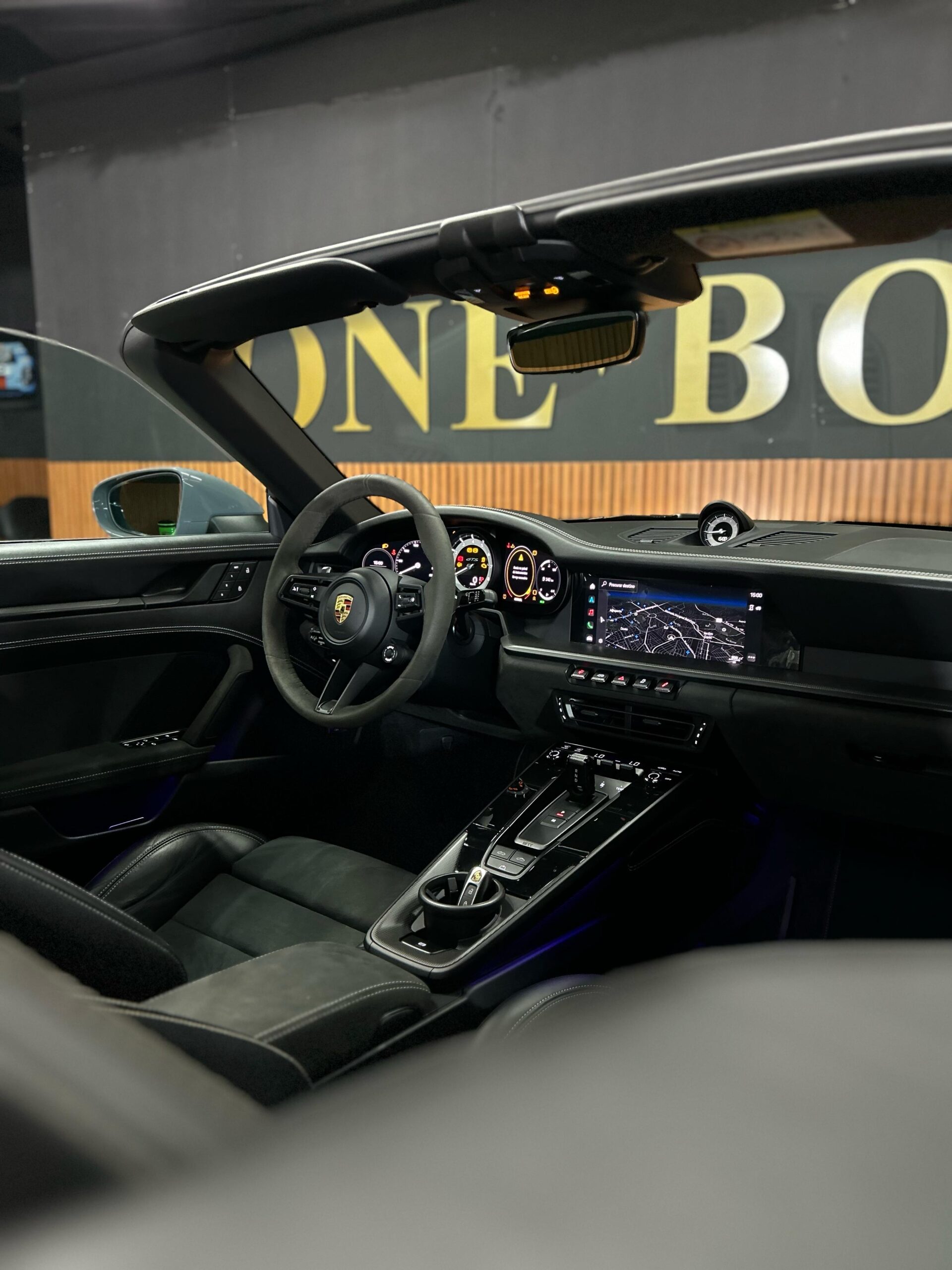 PORSCHE 911 CABRIO GTS 2023 - Imagem 14