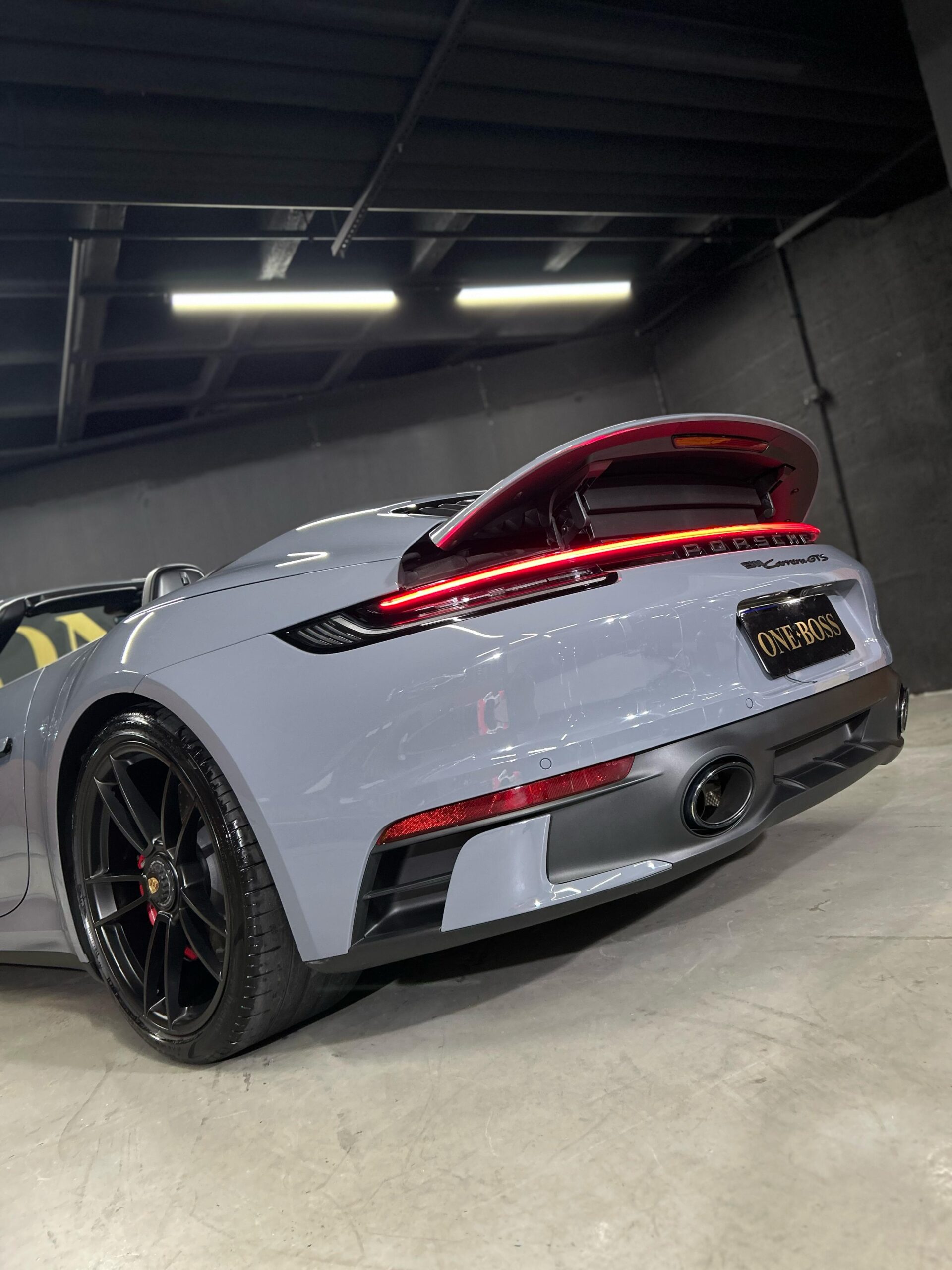 PORSCHE 911 CABRIO GTS 2023 - Imagem 11