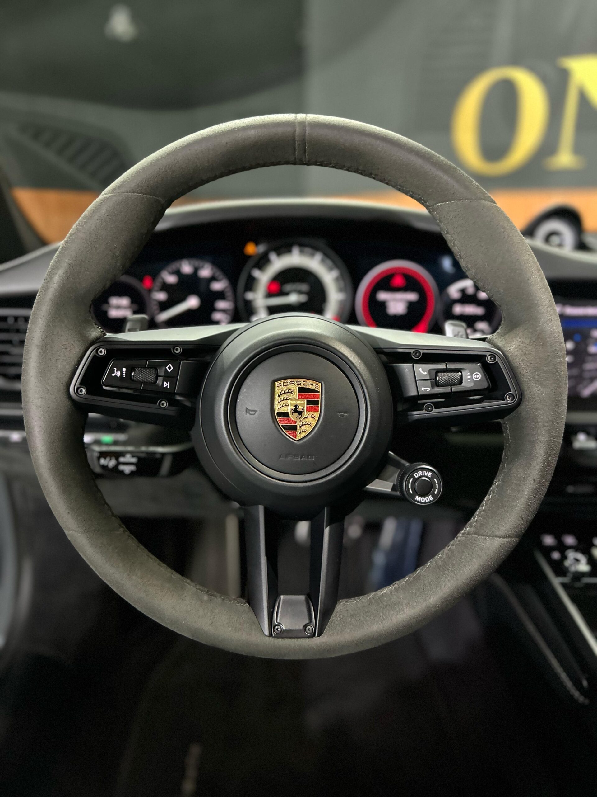 PORSCHE 911 CABRIO GTS 2023 - Imagem 4