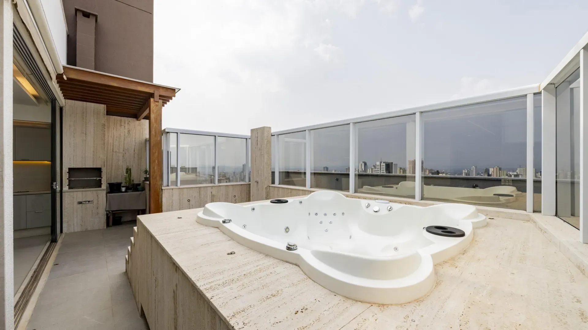 Cobertura de Luxo a Venda com 222 m2 no Setor Oeste, Próxima a Praça do Sol