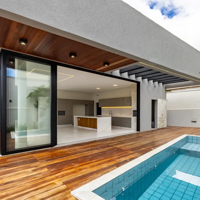 Casa Térrea em Condomínio de 274 m² com 3 Suítes e Piscina à Venda em Goiânia.