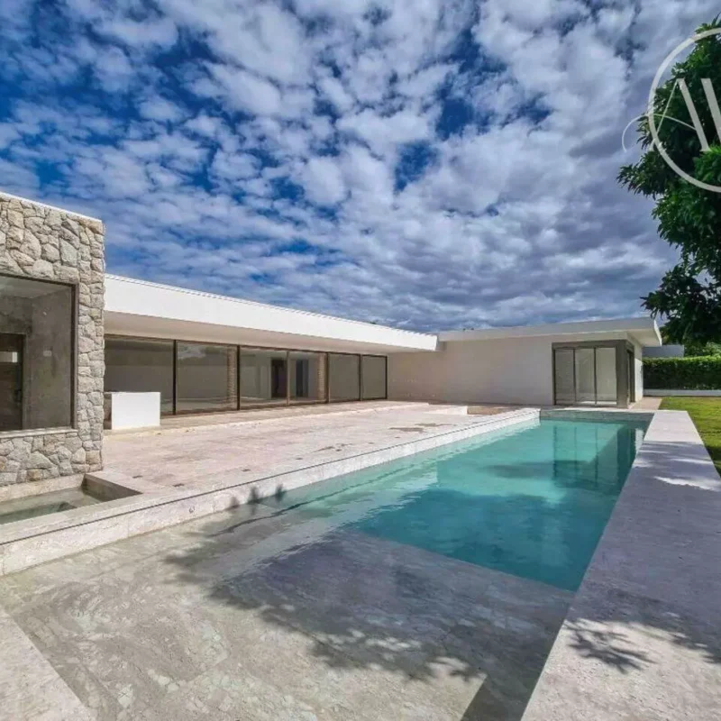 SMDB Conjunto 19 - CLEAN E TÉRREA, 5 Suítes em Condomínio Fechado