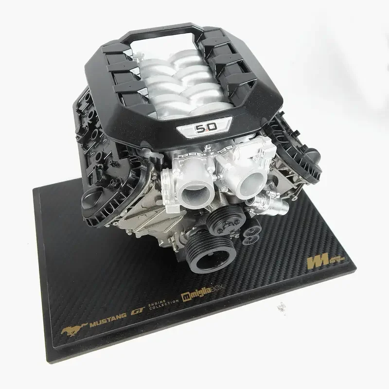 Miniatura Motor Ford Mustang GT Performance Escala 1:5 Com Expositor Acrílico