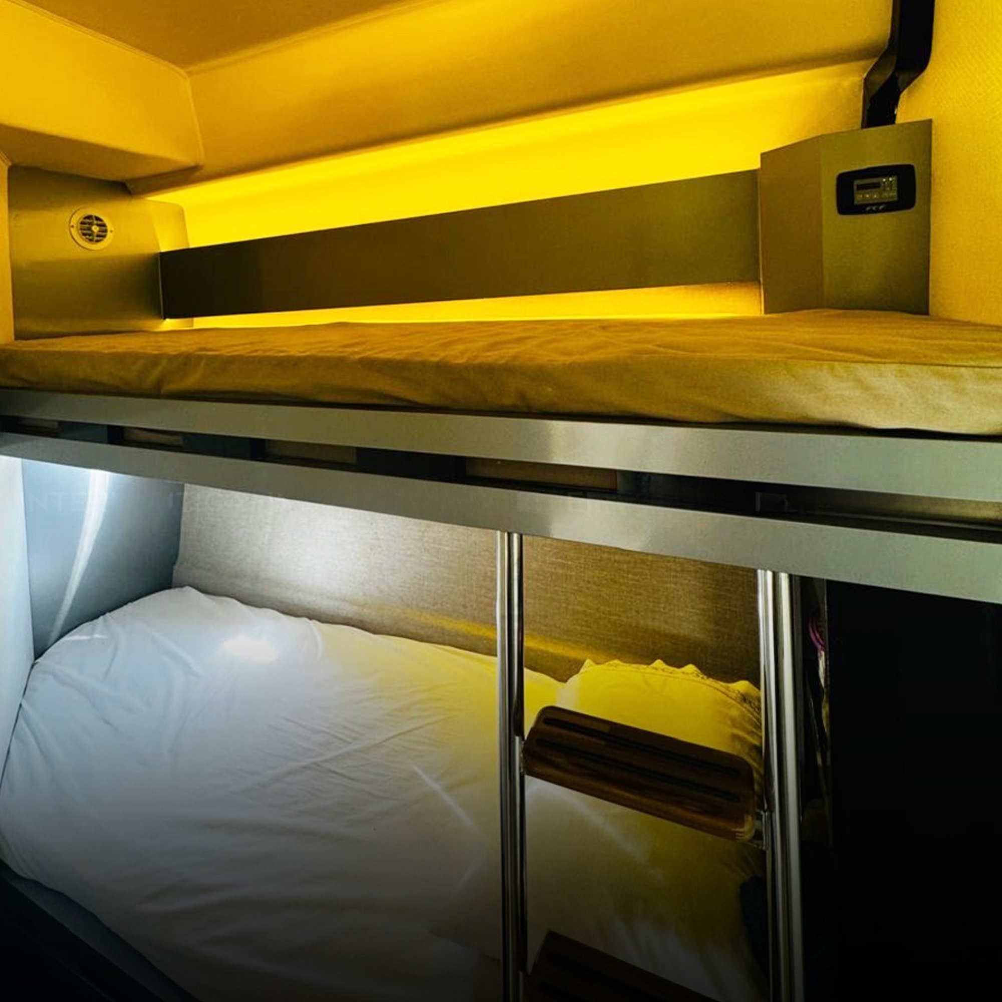 CIMITARRA 56 SUNDECK 2016 - Imagem 10