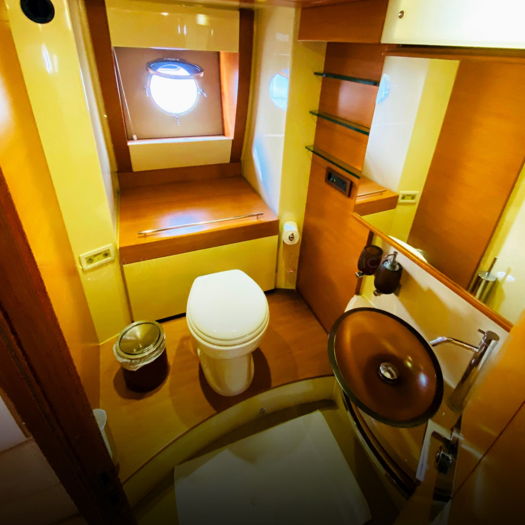 AZIMUT 60 2014 - Imagem 4