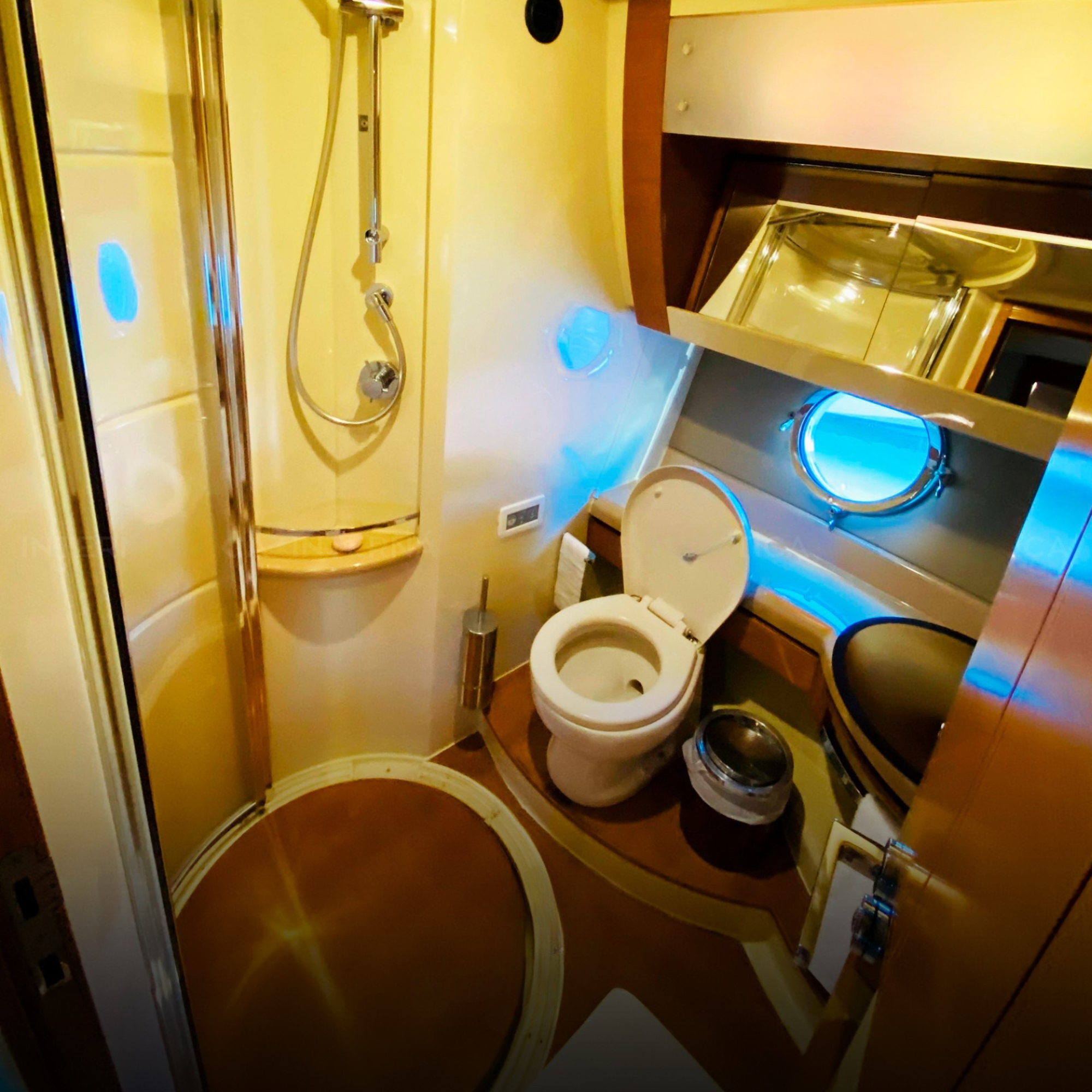 AZIMUT 60 2014 - Imagem 7