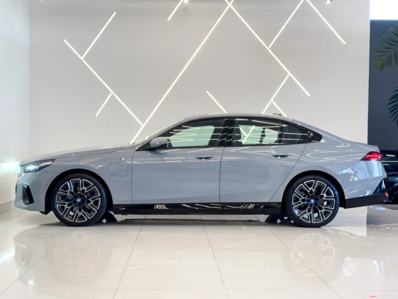 BMW 530E M SPORT 2025 - Imagem 4