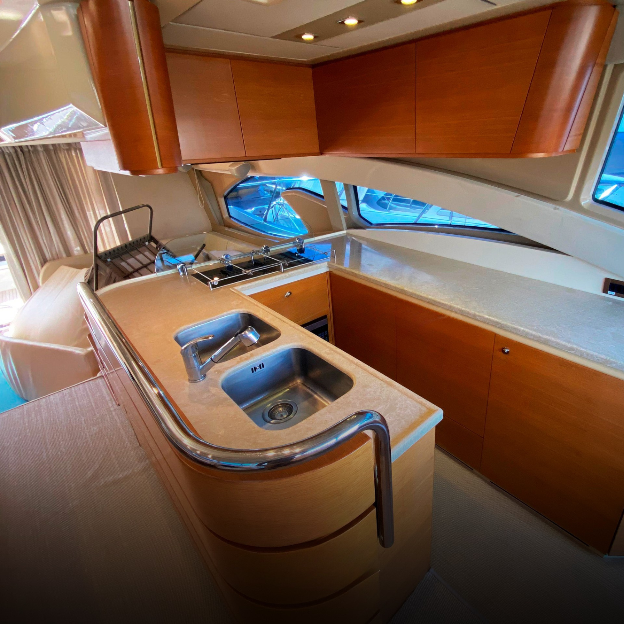 AZIMUT 60 2014 - Imagem 17