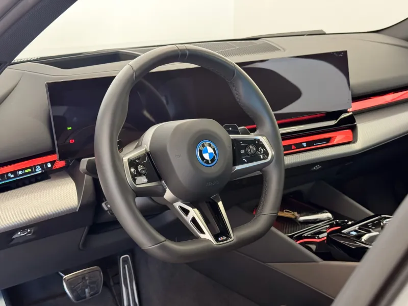 BMW 530E M SPORT 2025 - Imagem 11