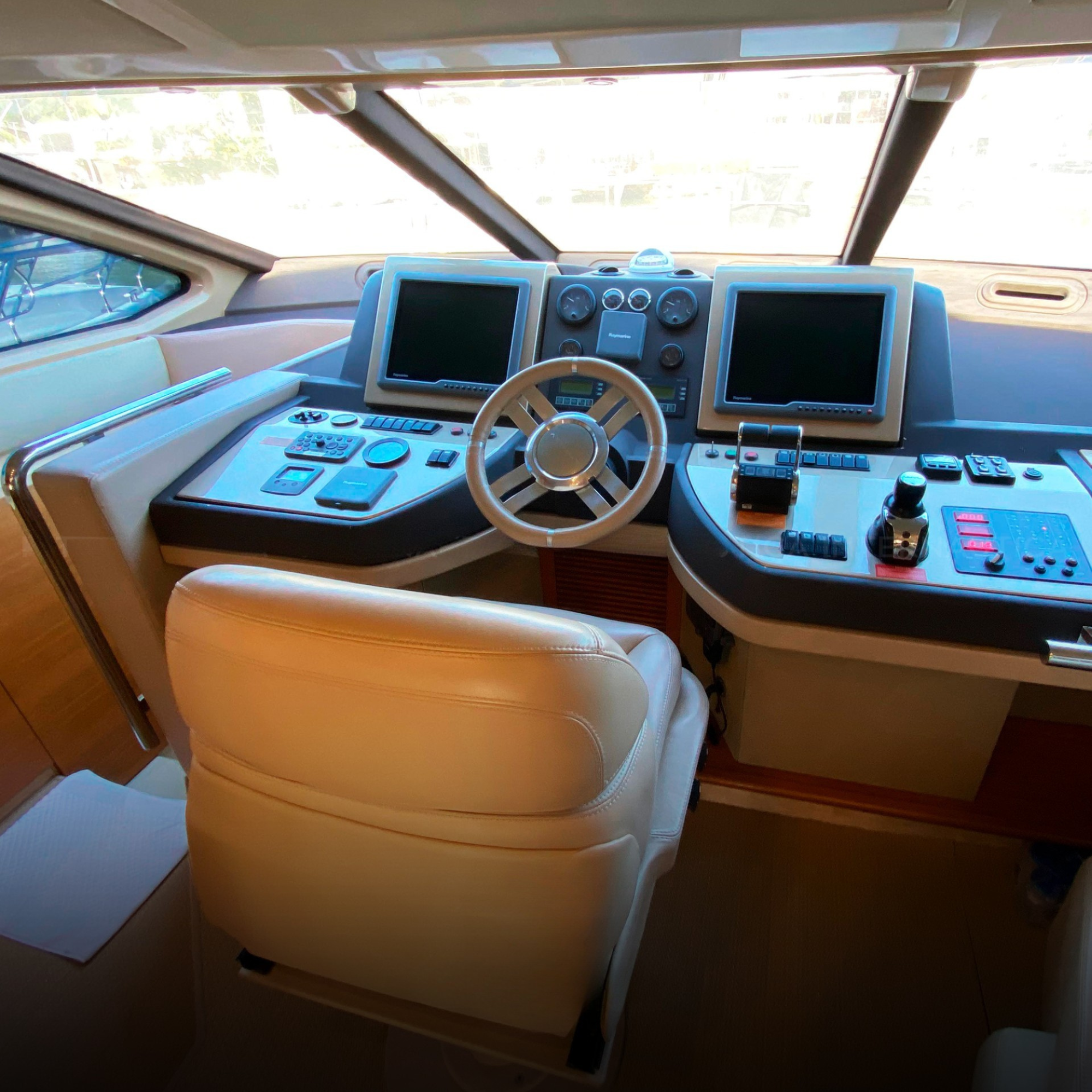 AZIMUT 60 2014 - Imagem 19