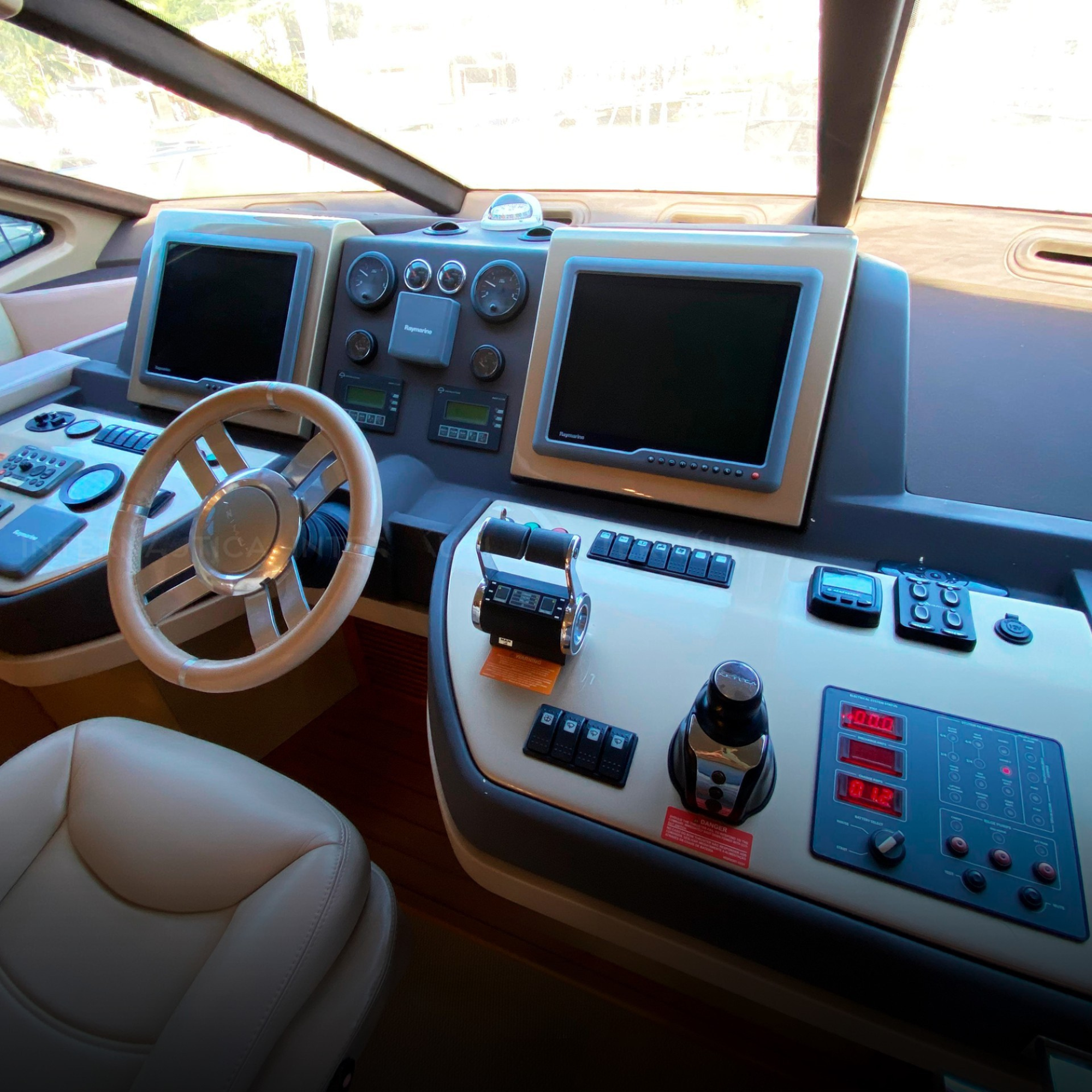 AZIMUT 60 2014 - Imagem 2