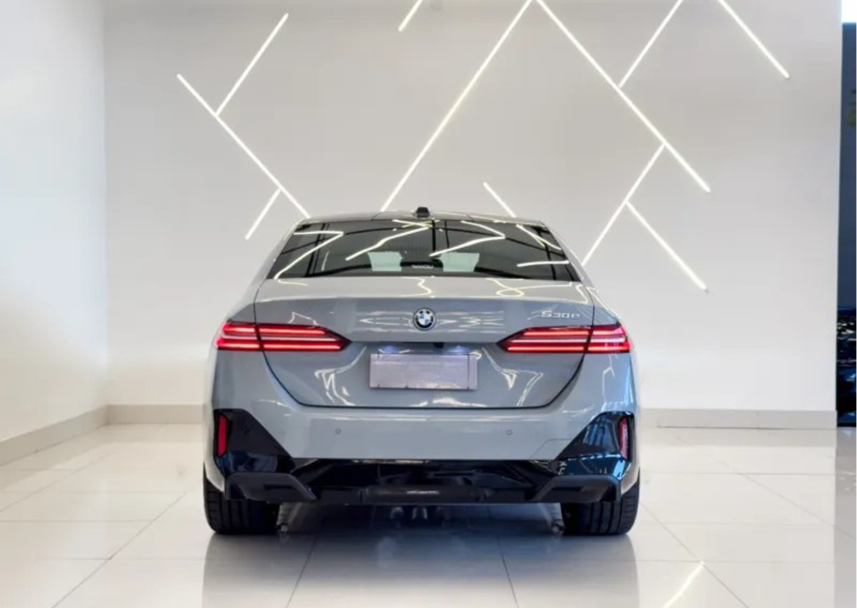 BMW 530E M SPORT 2025 - Imagem 8