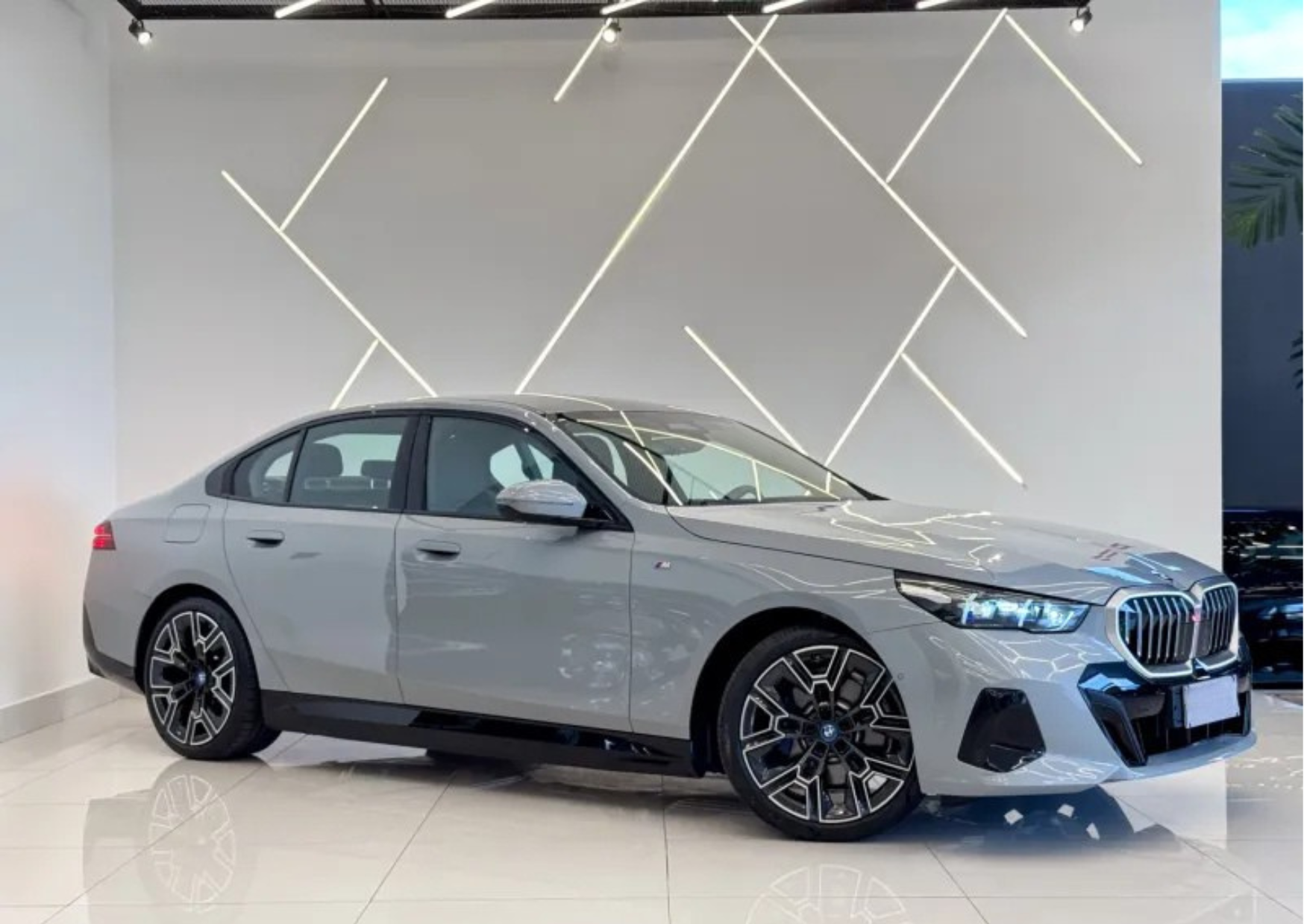 BMW 530E M SPORT 2025 - Imagem 3